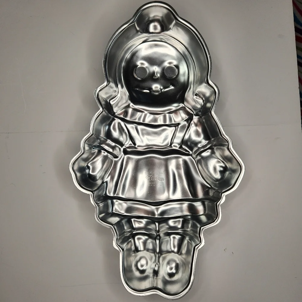 Wilton Vintage Storybook Cake Pan Rag Doll Mold Tin Shapely Cakes Party Birthday